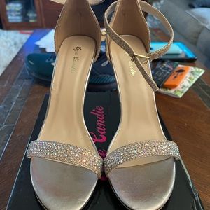 Eye candie heels size 9 champagne in color